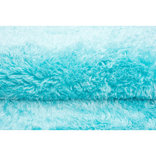 Modrý chlpatý koberec