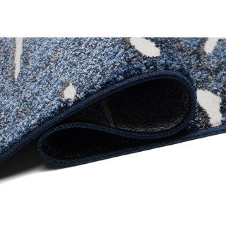 Koberec tmavomodrý so vzorom