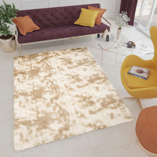 Béžový shaggy koberec