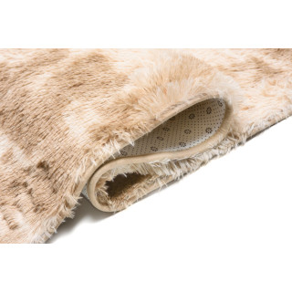 Béžový shaggy koberec