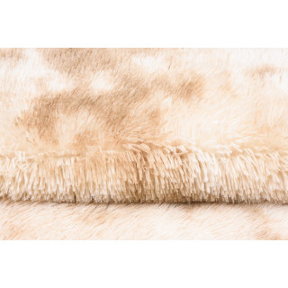 Béžový shaggy koberec