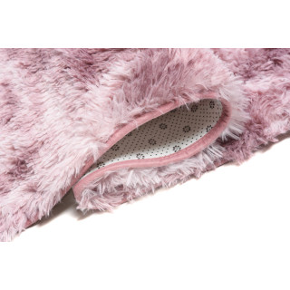 Shaggy ružový koberec so vzorom