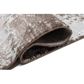 Moderný sivý koberec so vzorom