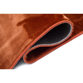 Shaggy koberec v hnedej farbe