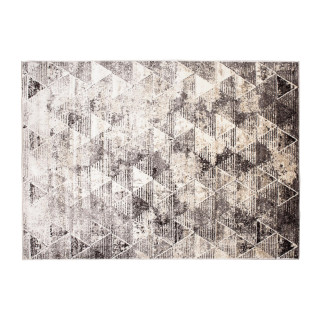 Sivý koberec s trojuholníkovým vzorom