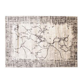 Koberec v hnedej farbe so vzorom