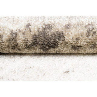 Moderný vzorovaný koberec