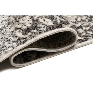 Hnedý koberec s vintage vzorom