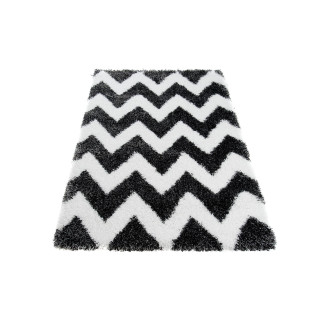 Moderný shaggy koberec v čierno-bielej farbe