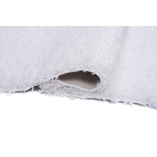 Biely moderný koberec