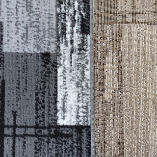 Sivý koberec s geometrickým vzorom