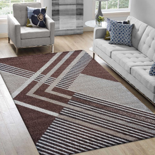 Hnedý koberec so vzorom