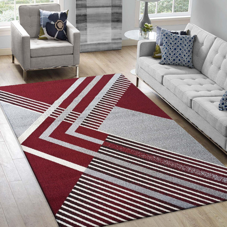 Červený koberec so vzorom