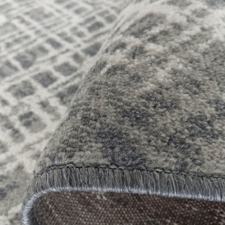 Sivý koberec s moderným vzorom