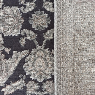 Moderný koberec s kvetinovým vzorom