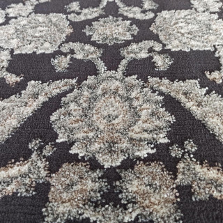 Moderný koberec s kvetinovým vzorom