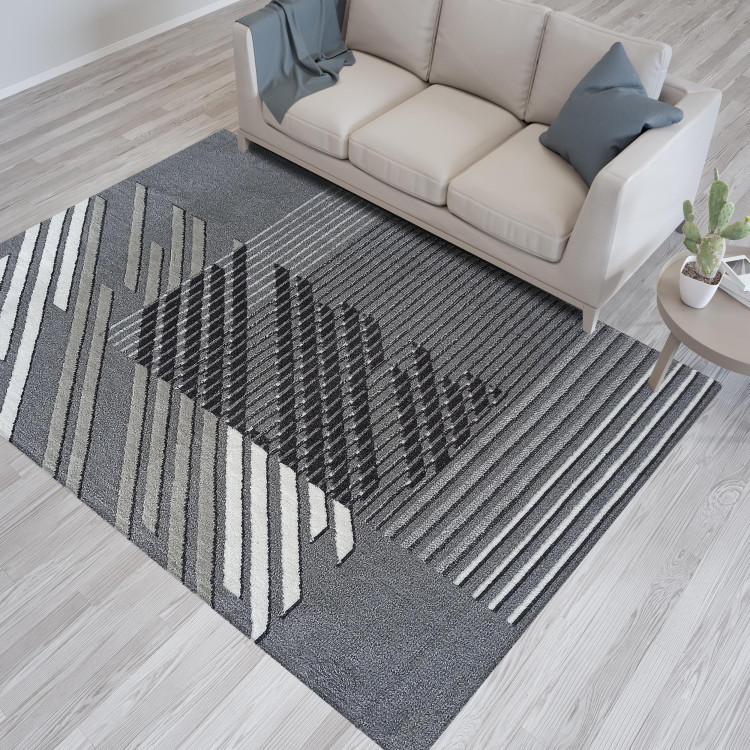 Moderný koberec v sivej farbe