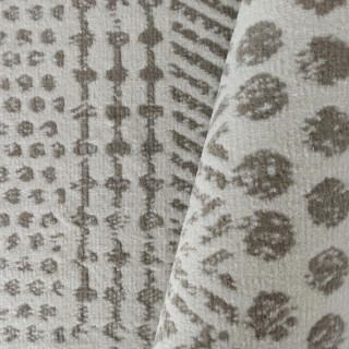 Krémový koberec s geometrickým vzorom