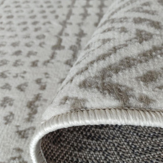 Krémový koberec s geometrickým vzorom