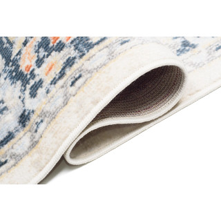 Koberec s kvetinovým vzorom v jemnej farbe