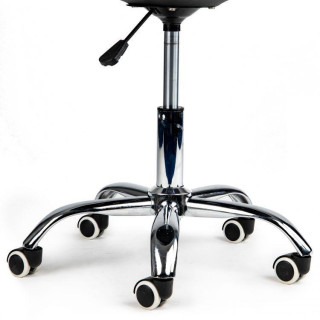 Otočné kancelárske kreslo v čiernej farbe