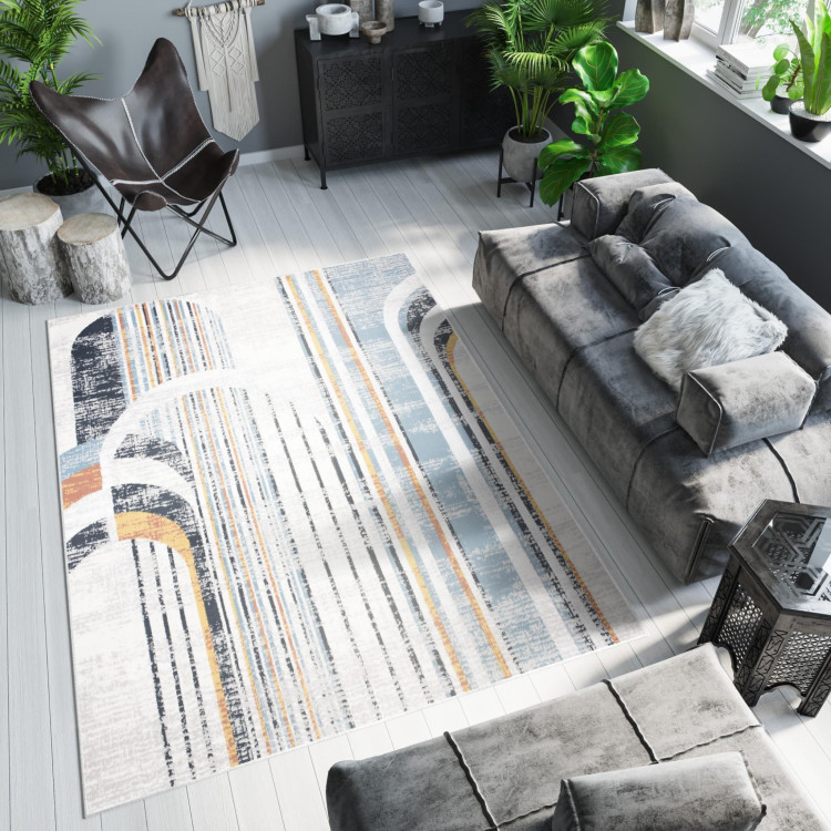 Sivý koberec s moderným vzorom