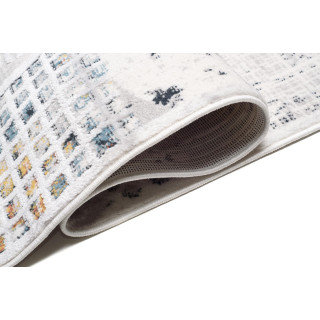 Krémový koberec so vzormi