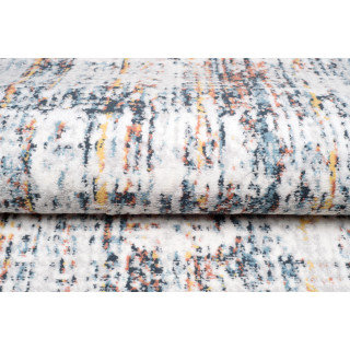 Vzorovaný koberec v sivej farbe