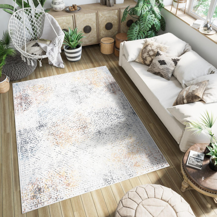 Viacfarebný vzorovaný koberec