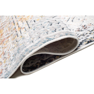 Viacfarebný vzorovaný koberec