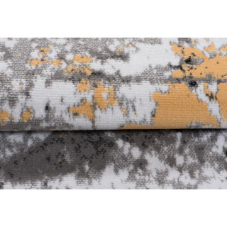 Sivo-žltý koberec so vzorom