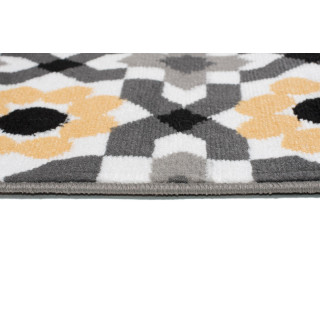 Sivý koberec so žltými kvetmi