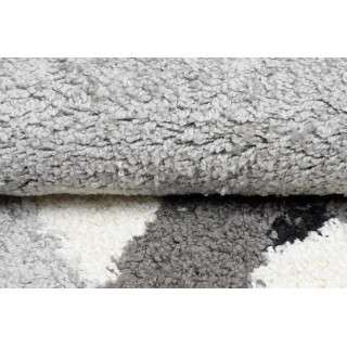 Shaggy koberec s geometrickým vzorom