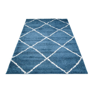 Shaggy koberec v modrej farbe so vzorom