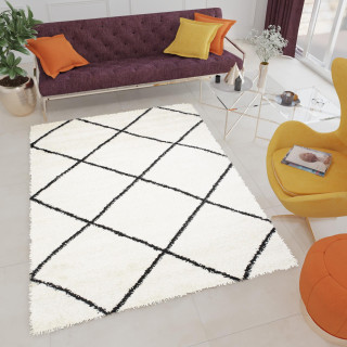 Moderný shaggy koberec so vzorom