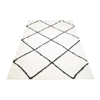 Moderný shaggy koberec so vzorom