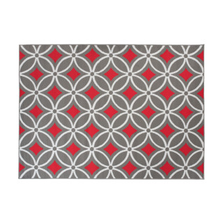 Moderný sivo-červený koberec so vzorom