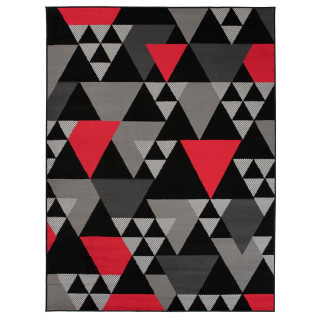 Čierno-červený koberec s trojuholníkmi
