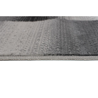 Sivý koberec s jednoduchým vzorom