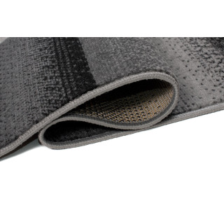 Sivý koberec s jednoduchým vzorom