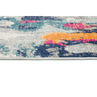 Farebný koberec s moderným vzorom