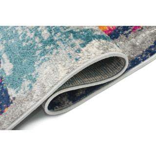 Farebný koberec s moderným vzorom