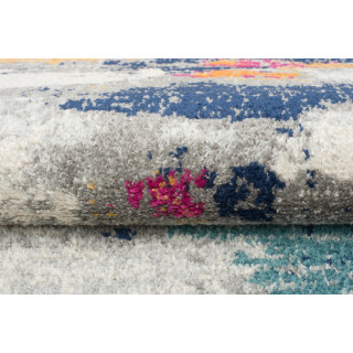 Farebný koberec s moderným vzorom