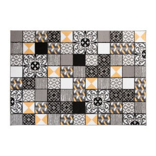 Sivo-žltý koberec so vzormi