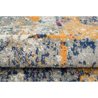 Vzorovaný farebný koberec