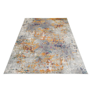 Farebný vzorovaný koberec