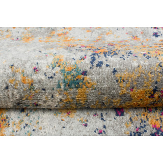 Farebný vzorovaný koberec