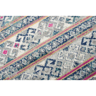 Farebný moderný koberec so vzorom