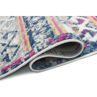 Farebný moderný koberec so vzorom