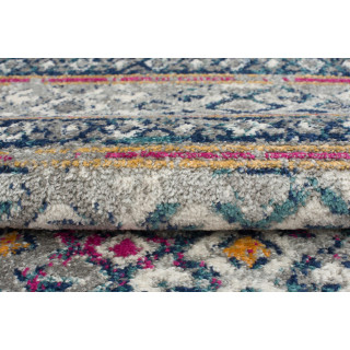 Farebný moderný koberec so vzorom